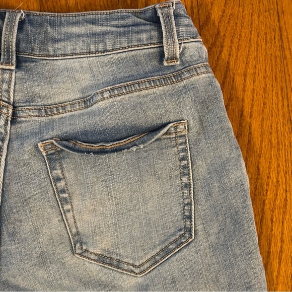 Time and Tru Blue Jean Shorts Women’s Size 2 - Picture 4 of 5